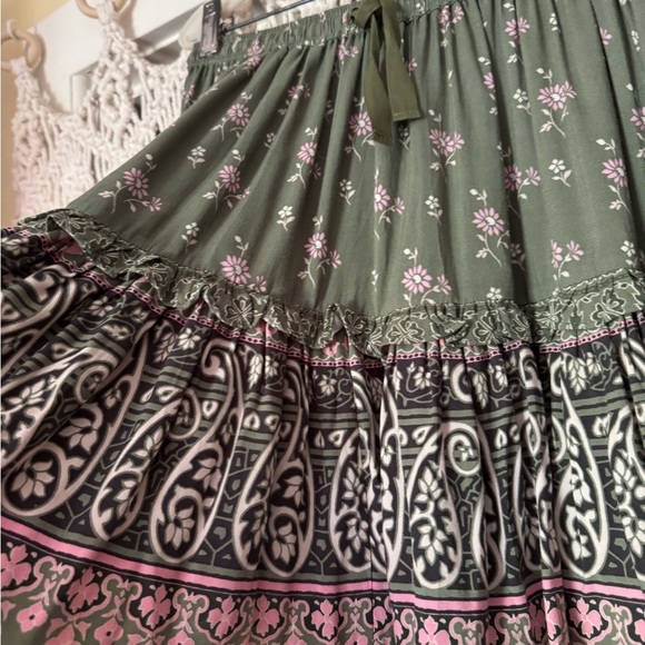 Spell and the Gypsy Lion Heart Skirt - XS - Picture 3 of 4